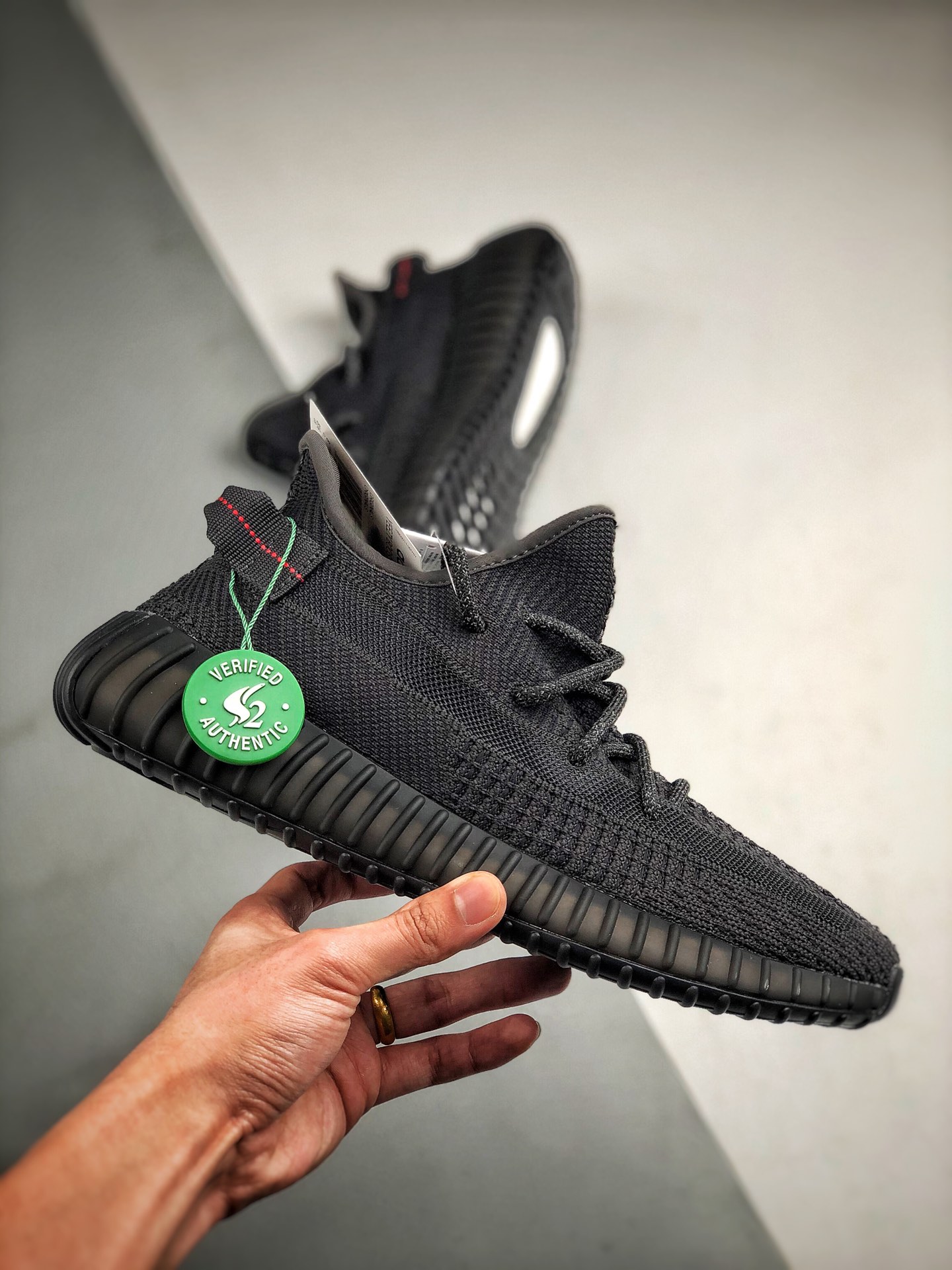 Black yeezy 350 v2 best sale non reflective