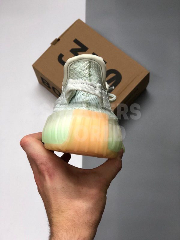 Krossovki-Adidas-Yeezy-Boost-350-V2-Hyperspace-color