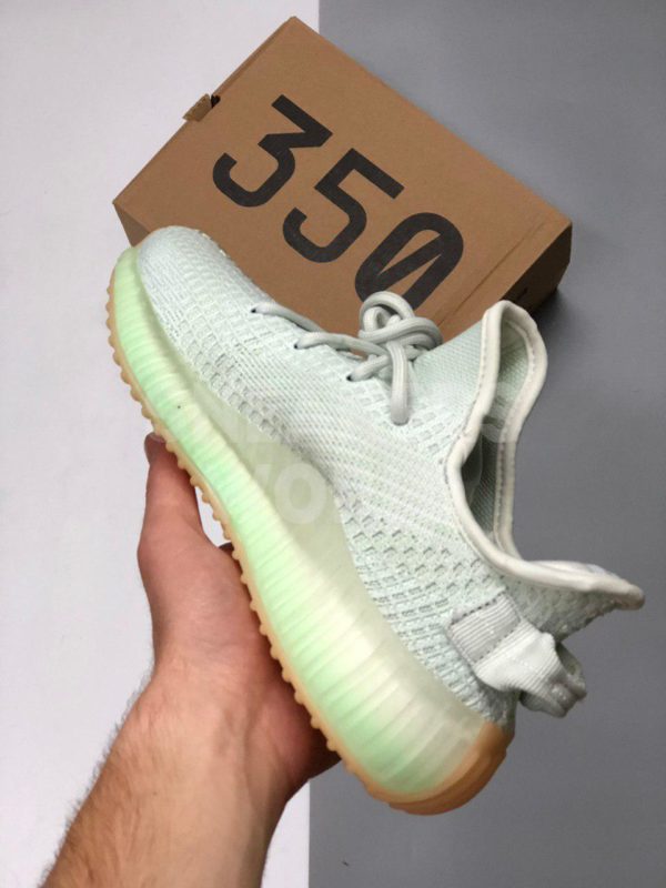 Krossovki-Adidas-Yeezy-Boost-350-V2-Hyperspace-color-mint
