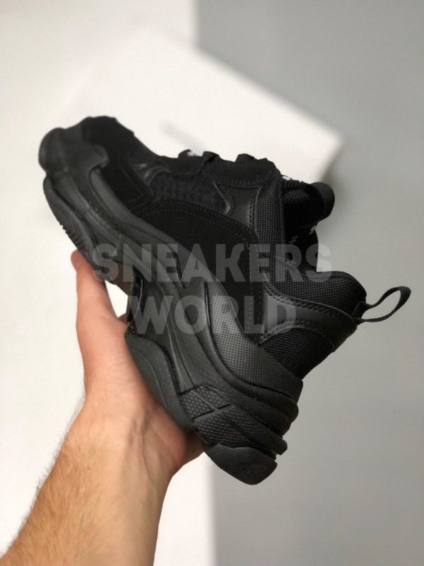 Balenciaga-Triple S-chernye-color-black-kupit