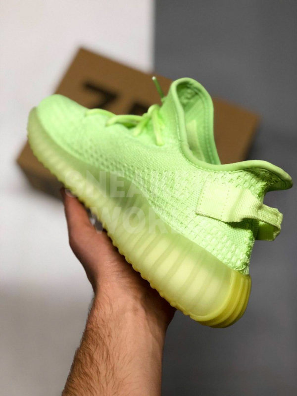 Adidas-Yeezy-Boost-350-V2-Glow-In-The-Dark-color-green-kupit
