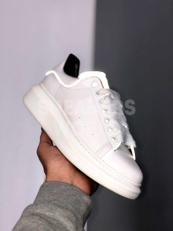 Alexander-McQueen-Reflective-color-white-sneakers-woomen