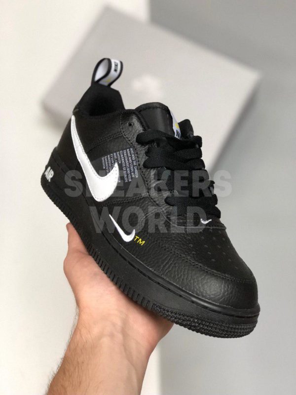 Nike-Air-Force-1-07-Lv8-Utility-chernye-color-black-kupit-v