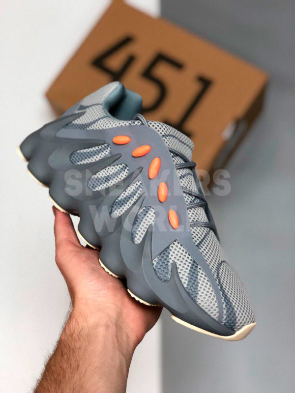 Adidas-Yeezy-451-sero-golybye-color-blue-grey-kupit-v-spb