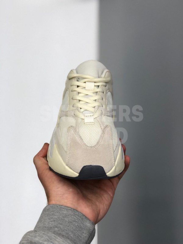 Adidas-Yeezy-Boost-700-Analog-color-bege