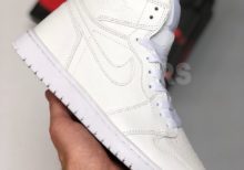 Nike-Air-Jordan-1-Retro-belye