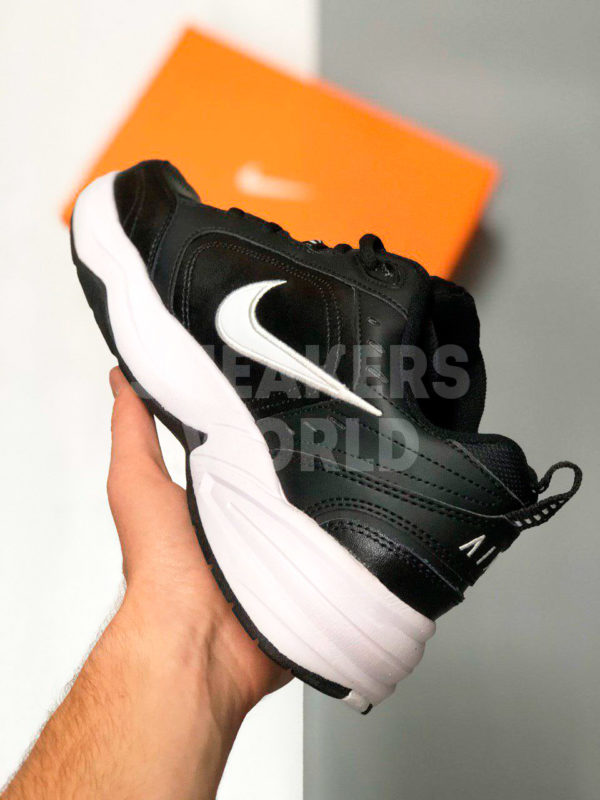 Nike-Air-Monarch-4-cherno-belye-color-black-white