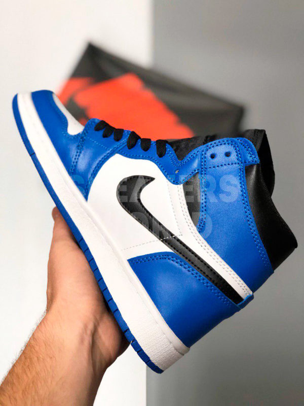 Nike-Air-Jordan-1-Retro-sine-belye-color