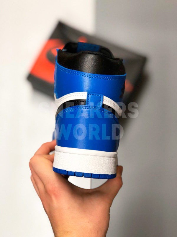 Nike-Air-Jordan-1-Retro-sine-belye-color-blue