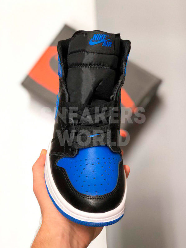 Nike-Air-Jordan-1-Retro-cherno-sinye-color-black-blue