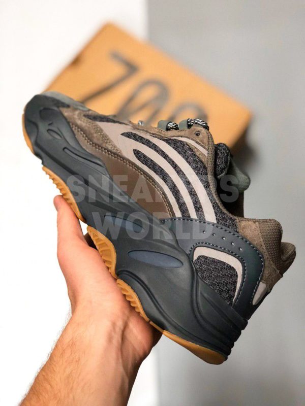 Adidas-Yeezy-Boost-700-Geode-color-brown-kupit