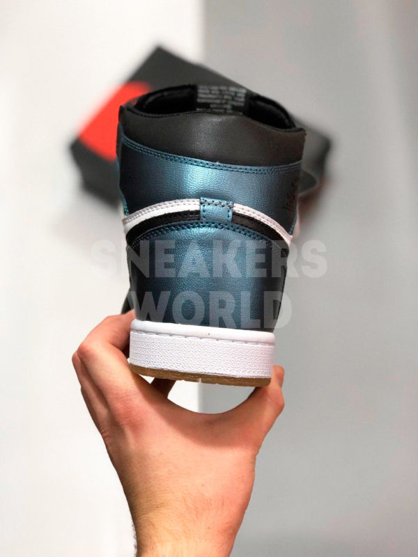 Nike-Air-Jordan-1-Retro-High-color-black