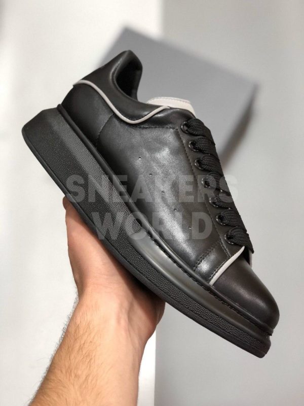 Alexander-McQueen-chernye-reflective-color-black-kupit