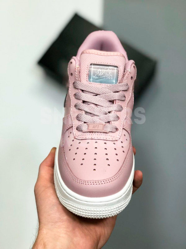 Nike-Air-Force-1-07-SE-Premium-color-pink-kupit-v