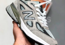 Zhenskie-krossovki-New-Balance-990-V4-serye