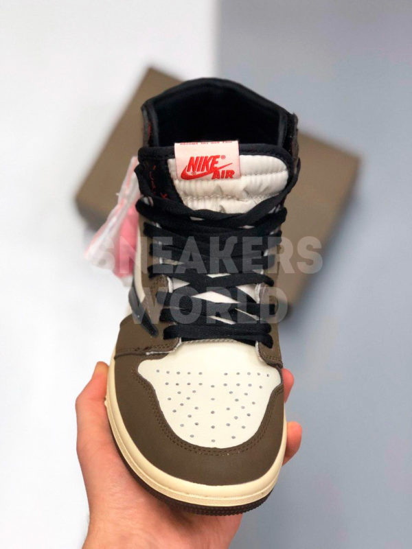 Travis-Scott-x-Air-Jordan-1-retro-color