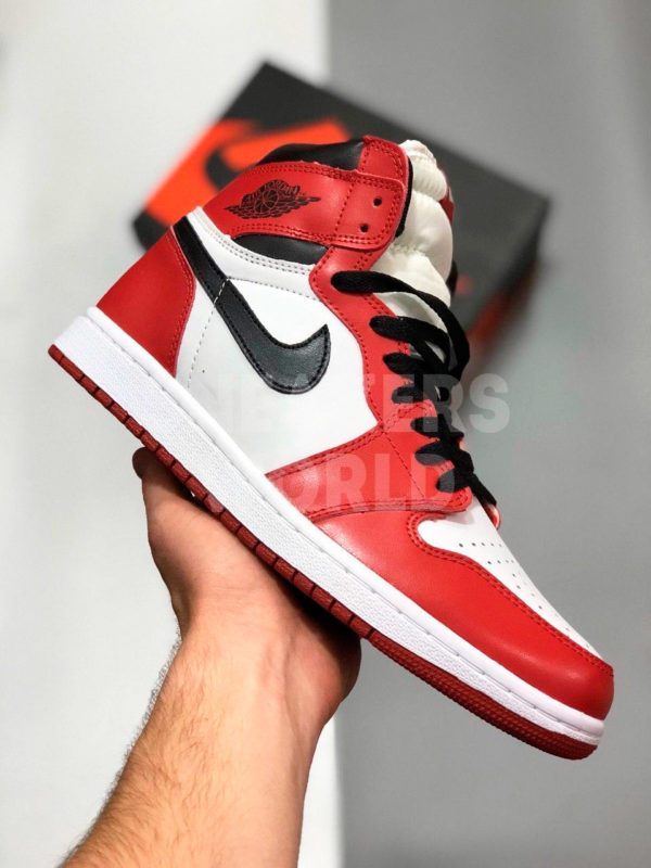 Nike-Air-Jordan-1-Retro-krasno-belye-color-red
