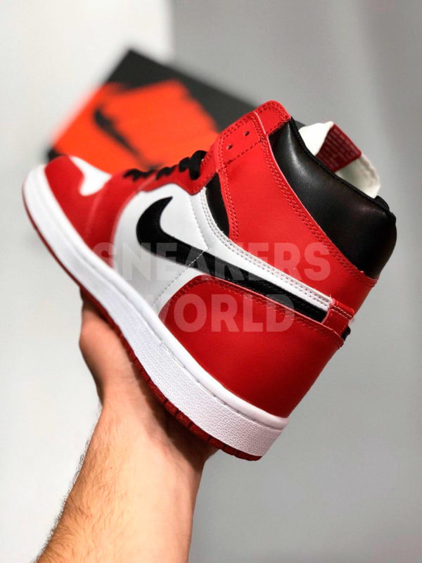 Nike-Air-Jordan-1-Retro-krasno-belye-color-red-white