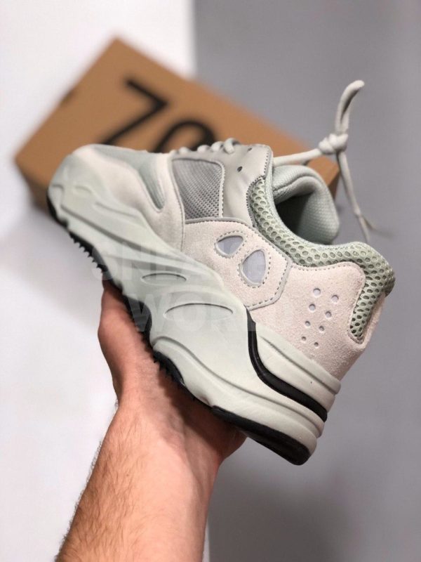 Adidas-Yeezy-Boost-700-Mint-kupit-v