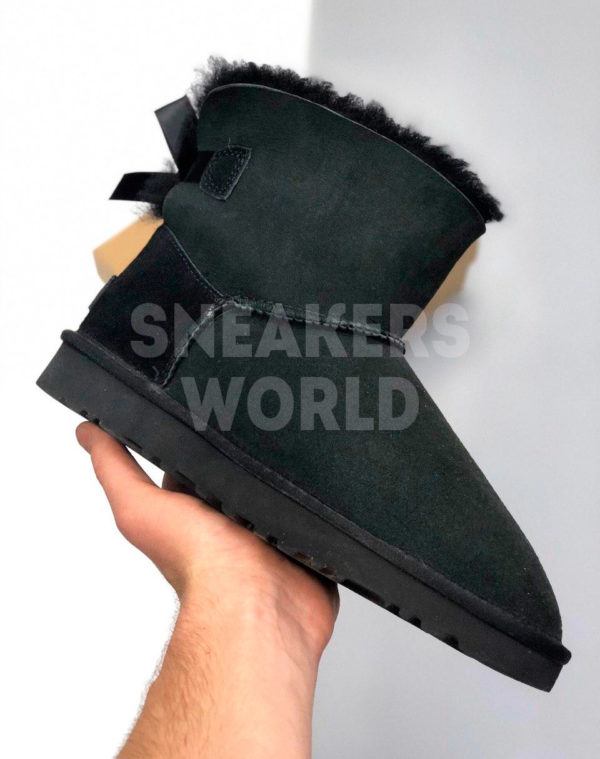 Ugg-Australia-chernye-s-bantikom-color-black