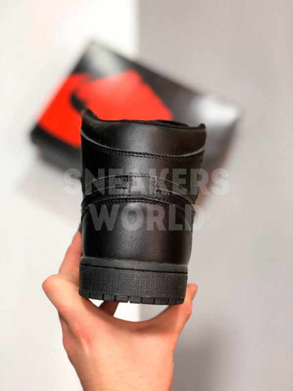 Nike-Air-Jordan-1-chernye-color-black-kupit-v