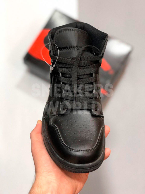 Nike-Air-Jordan-1-chernye-color-black-kupit-v-spb