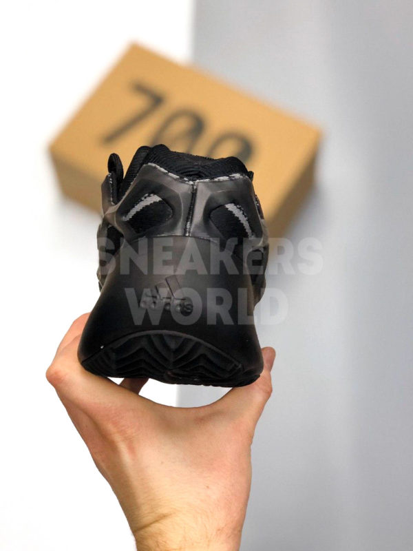 Adidas-Yeezy-Boost-700-V3-Azael-Black-color-chernye-kupit