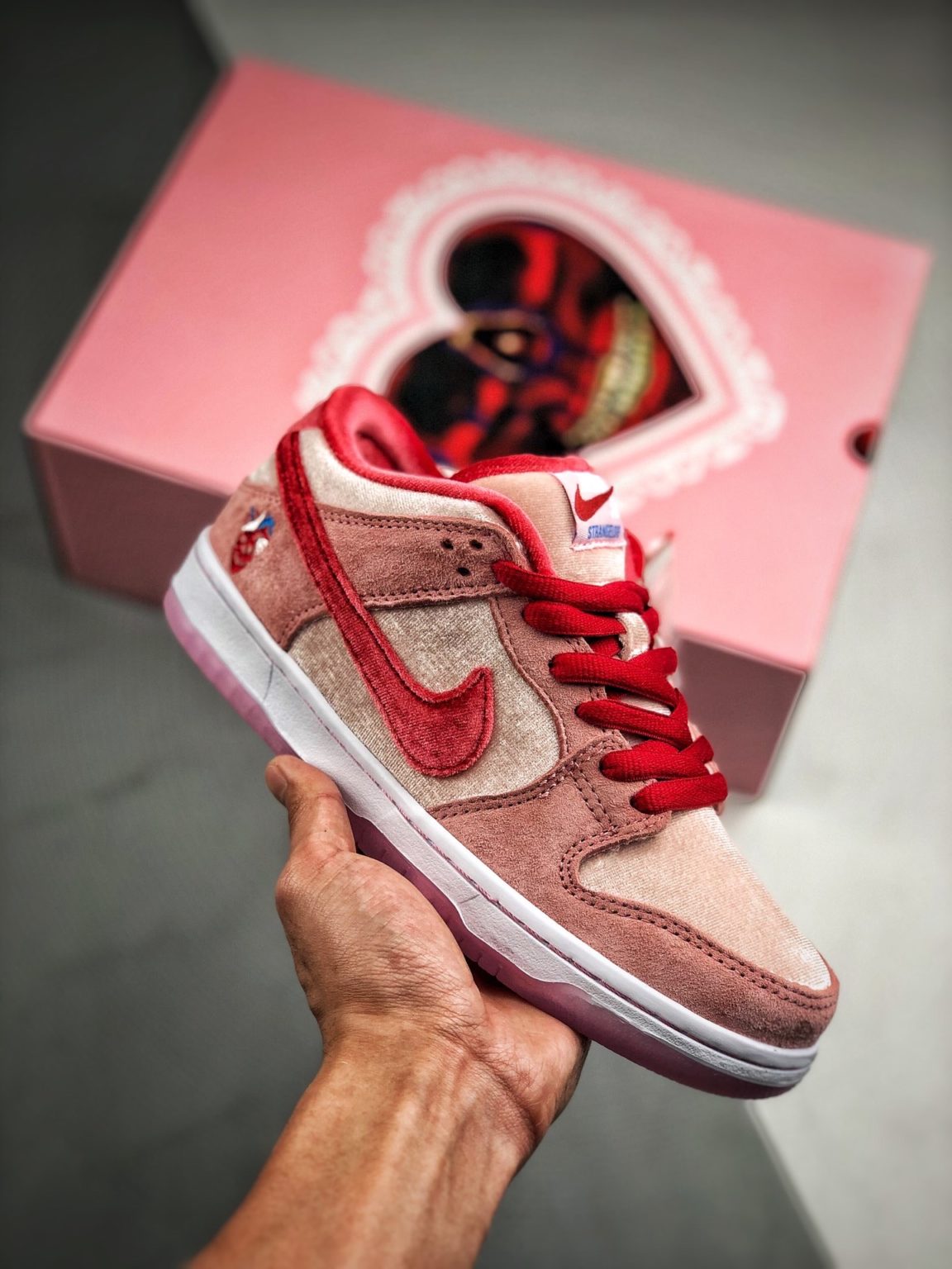 Nike SB Dunk Low Strange Love