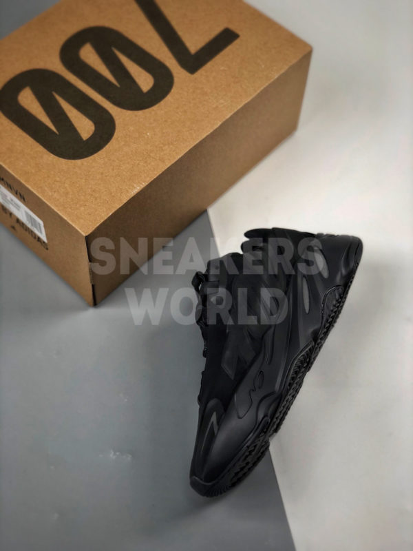 Adidas Yeezy 700 MNVN Triple Black где купить