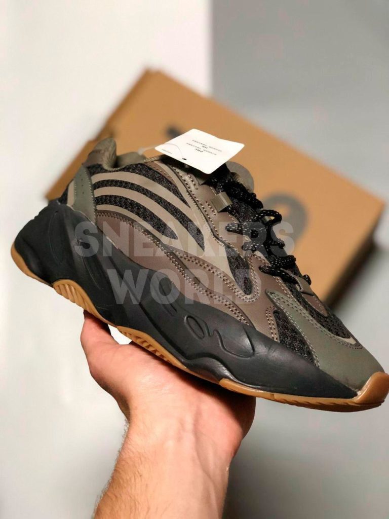 Adidas Yeezy Boost 700 коричневые