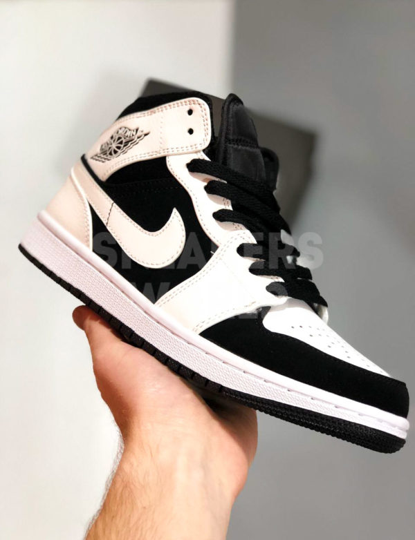 Air Jordan 1 Retro Mid Tuxedo