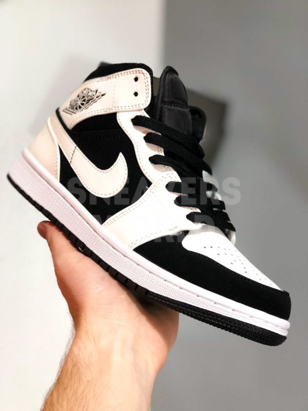 Air Jordan 1 Retro Mid Tuxedo