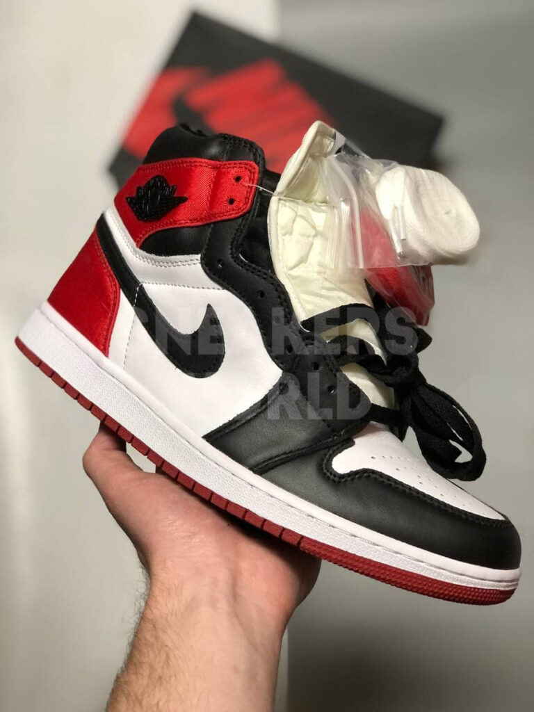 Nike Air Jordan 1 красно-бело-черные