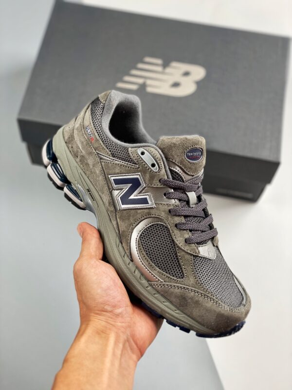 New Balance 2002r