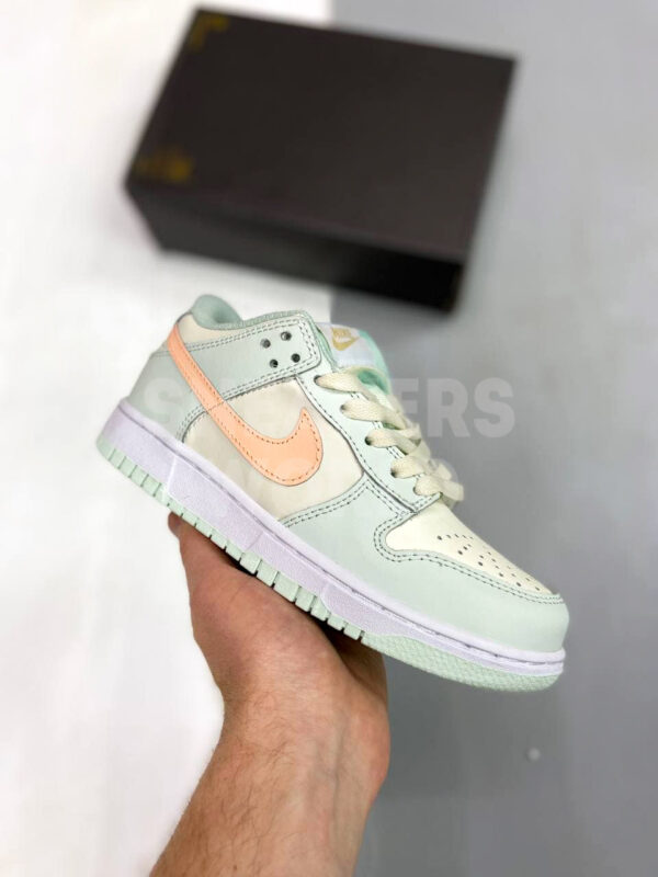 Nike Dunk Low Barely Green