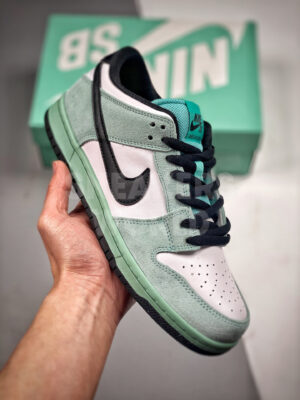 Nike SB Dunk Sea Crystal Green Glow