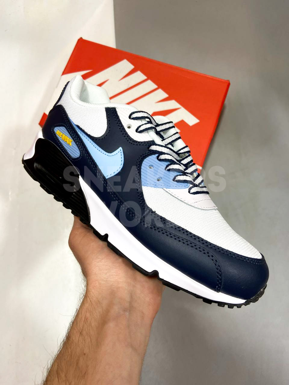 Air max blue white black hotsell