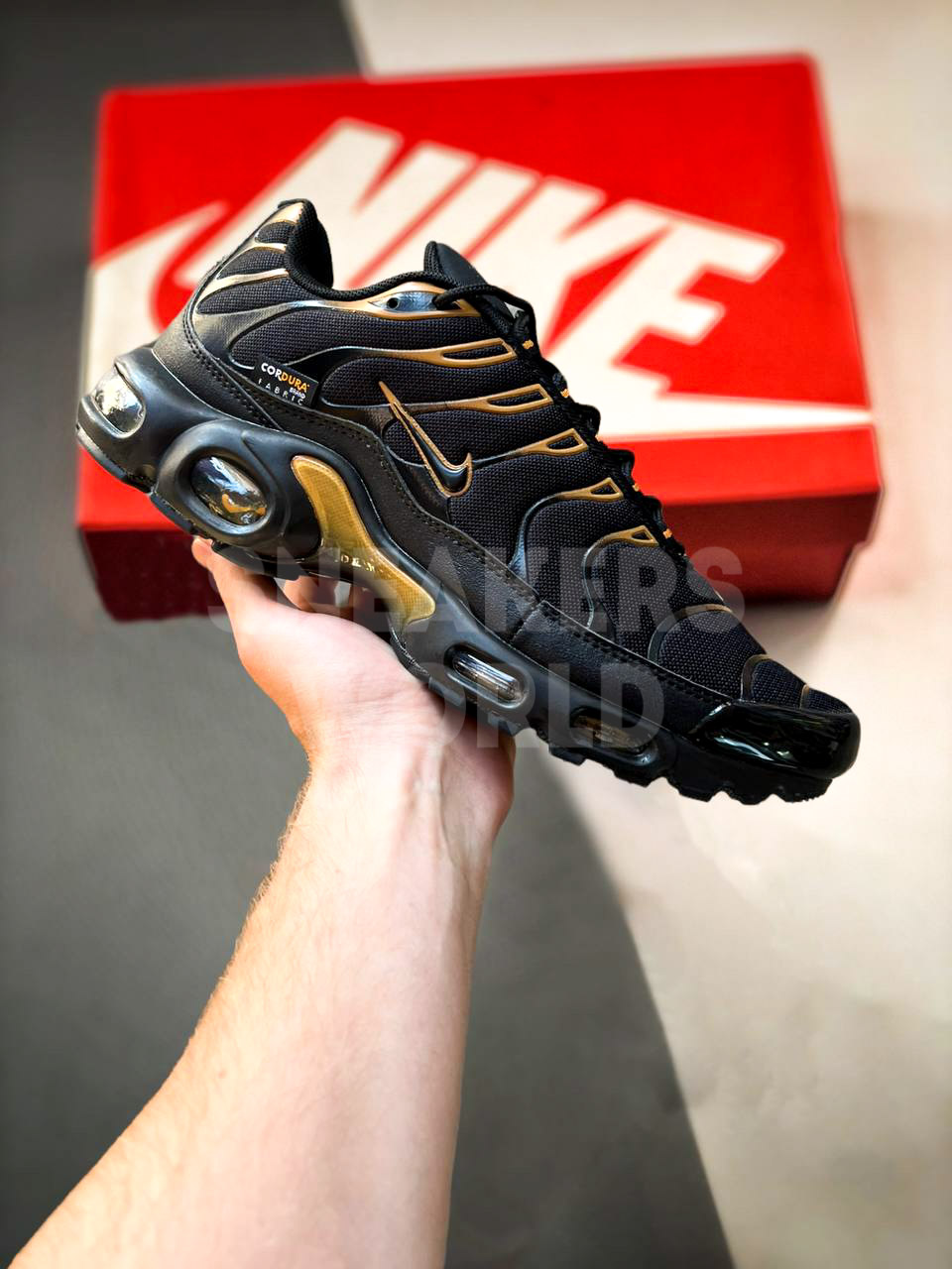 Black and gold nike air hot sale max plus