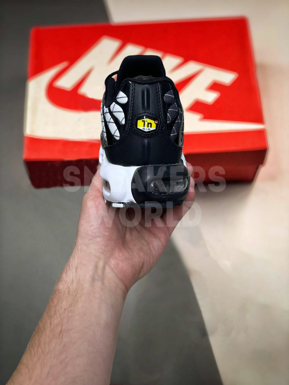 Nike Air Max Tn Plus Black White купить в Спб Мск Москве Санкт-Петербурге