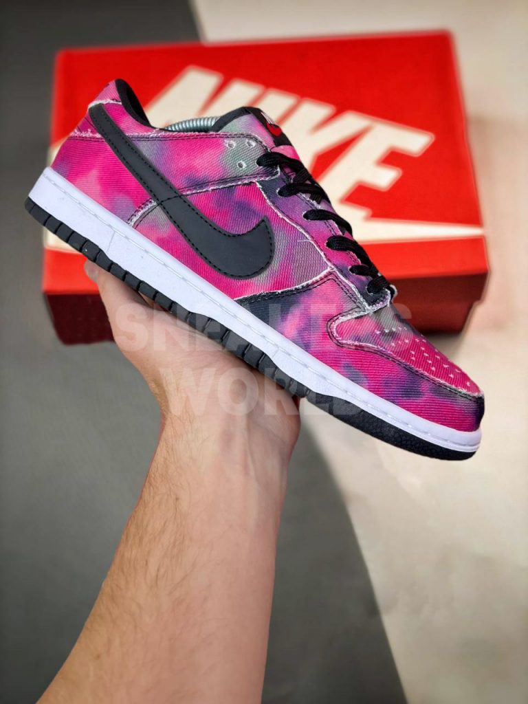 Nike Dunk Low Graffiti Pink