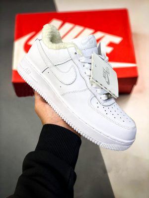 Кроссовки Nike Air Force 1 White зимние с мехом