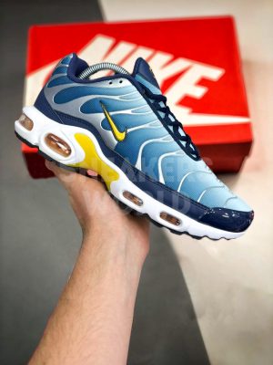Кроссовки Nike Air Max Plus in Sky Blues With Laser Orange Accents