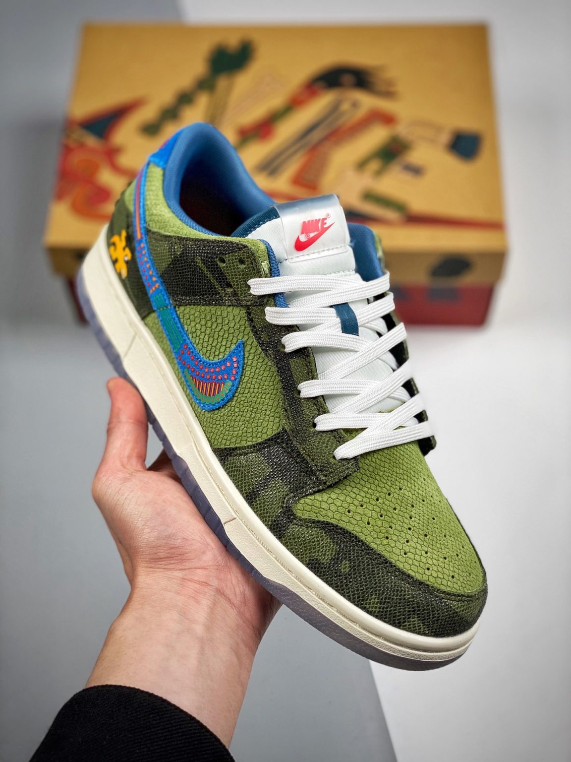 Nike Dunk Low “Siempre Familia”