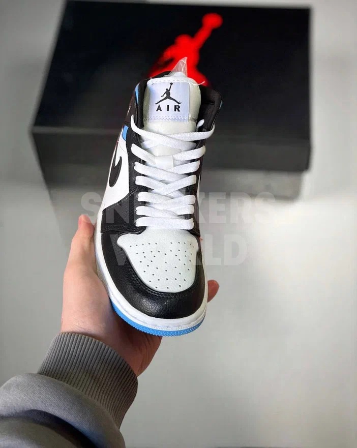 Nike air jordan 1 mid white university outlet blue