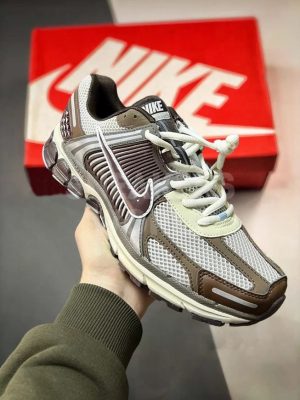 Nike Zoom Vomero 5 Light Iron Ore wood Earth Fossil Brown White