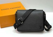 Сумка-мессенджер Louis Vuitton District PM Taiga Leather M30850