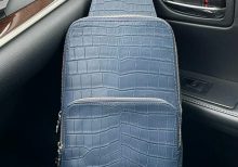 Сумка-слинг Avenue Louis Vuitton Crocodile