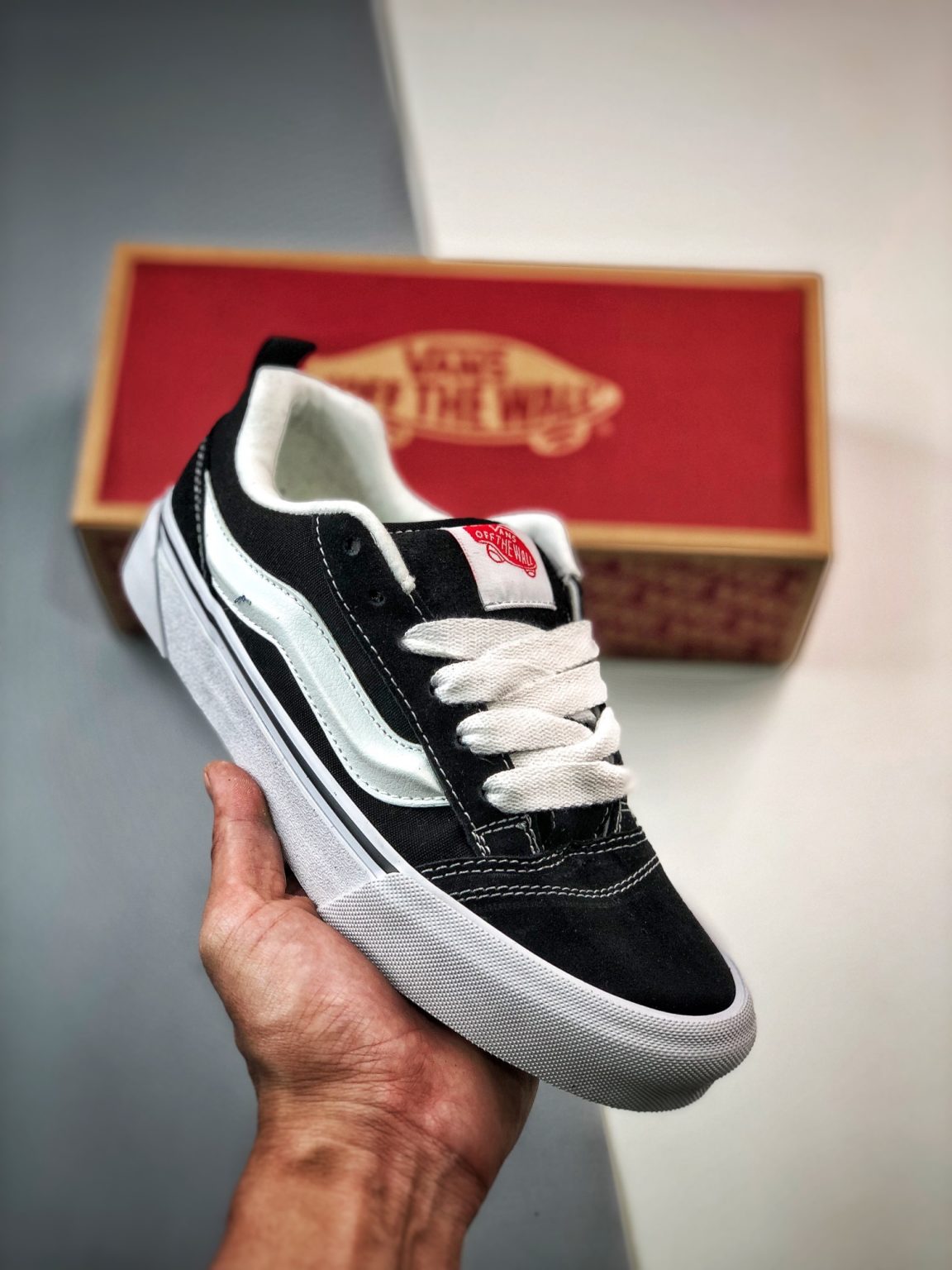 Vans Knu School