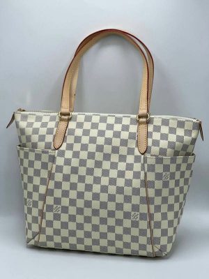 photo_2022-02-18_00-03-12.1200x1200-300x400 Клатч Louis Vuitton Mini Pochette Accessoires Vivienne Monogram