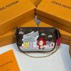 Louis Vuitton Mini Pochette Accessoires клатч Vivienne Holidays 2022